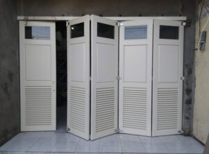 PIntu Garasi Kediri